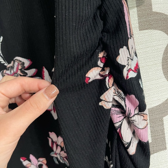 Candie's Floral Cut Out Detail Top NWT! - Picture 5 of 5